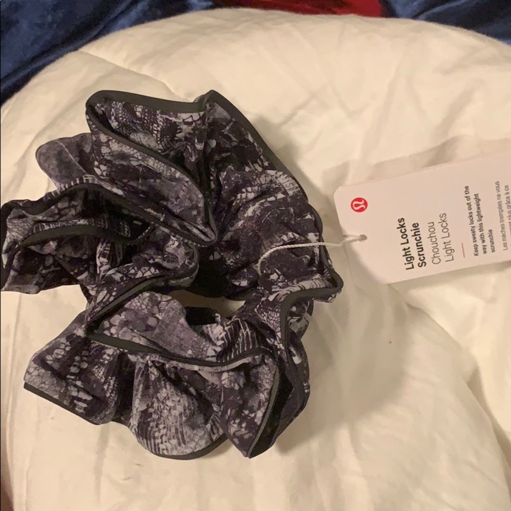 Lululemon scrunchie